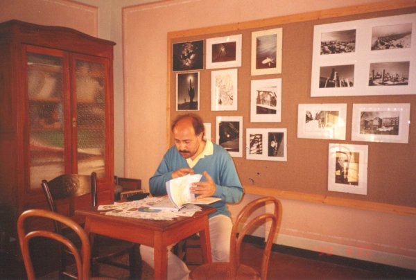 L'arch. Franco Della Rosa custode dell'archivio fotografico storico e corrente presso l'ex sede sociale di P.za Marconi.