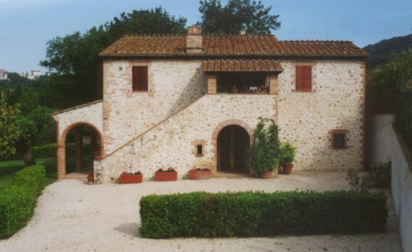 Recupero integrale di fabbricato rurale defradato con l'aggiunta di un portico su due lati. Loc. Cecanibbio.